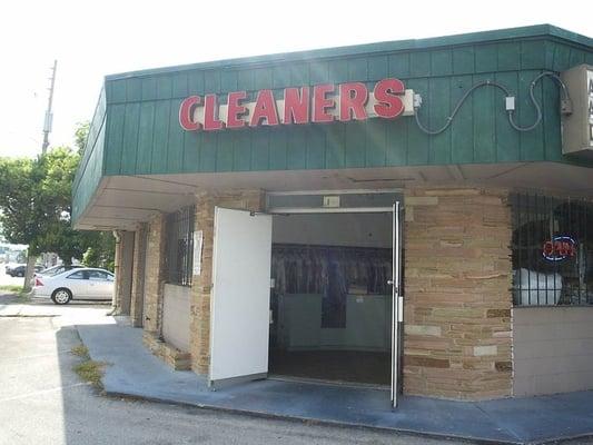 Adams Dry Cleaners