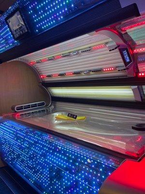 This is one of the level 6 UV beds. The red bulbs are red light therapy bulbs that help boost collagen!