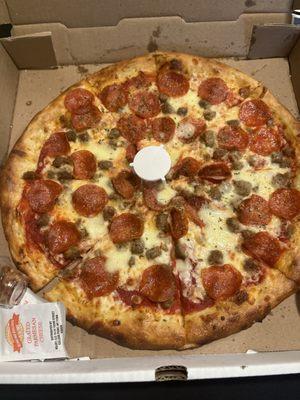 Large Pepperoni Pizza