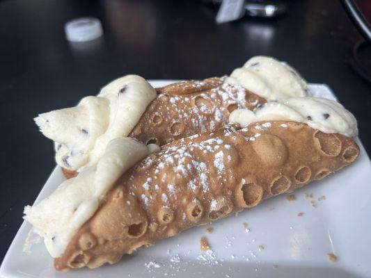 The best cannolis!