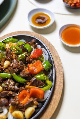 Stir-fried gizzard w/ sesame oil and hot sauce for dipping