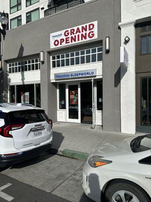 The amazing New Oakland Mancinis Sleepworld store!