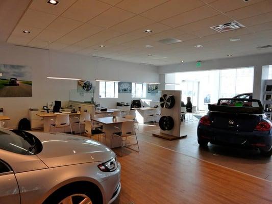 Steet Ponte VW Showroom