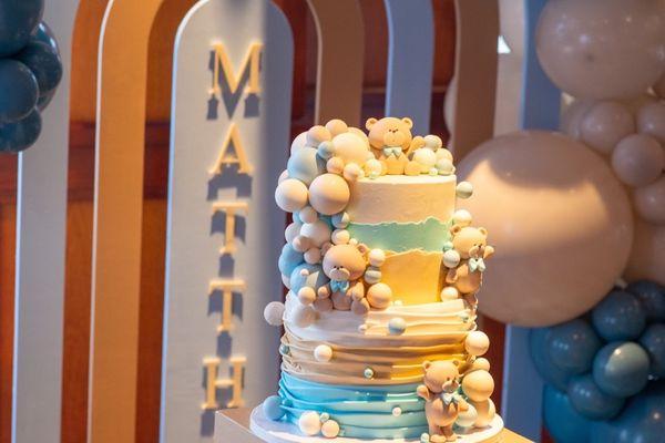 Baby shower cake