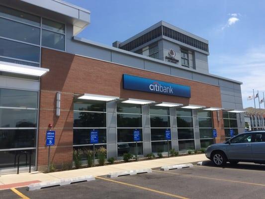 The entrance facing Skokie Blvd.