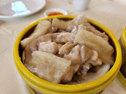 Steamed chicken with taro