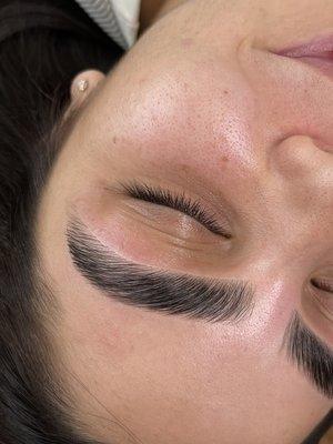 SERVICE :  eyebrow shaping + lamination