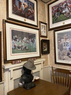 Quaint Corner table for the BAMA FAN