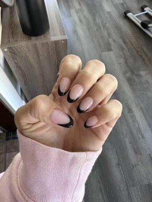 Powder with black color French tip design