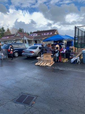 Out door vegetable and bread stations!