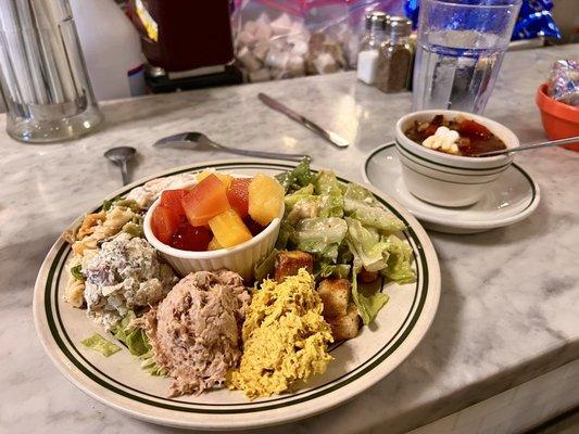 7 Salad Sampler, Soup