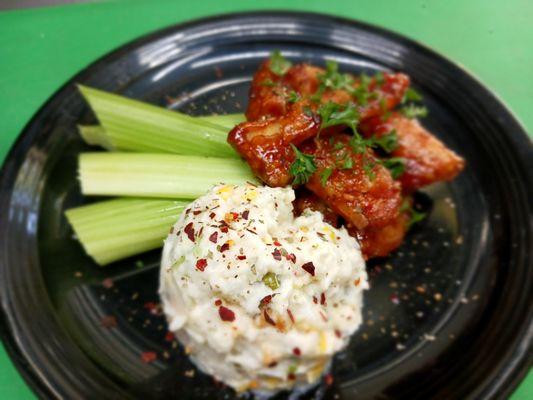 Roasted Garlic & Sriracha BBQ Chick'n Tenders, Caribbean Potato Salad, Celery Sticks