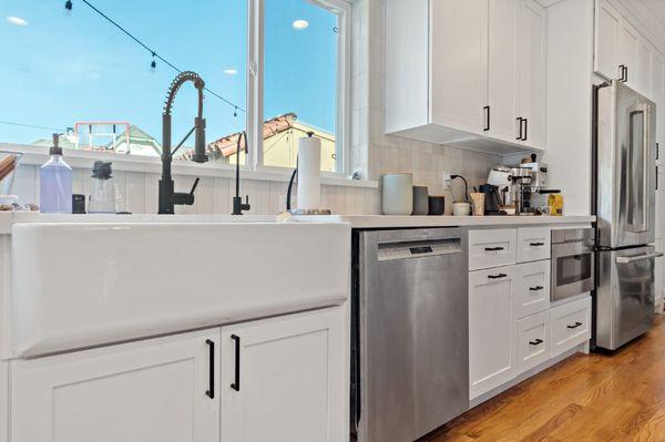 White shaker cabinets