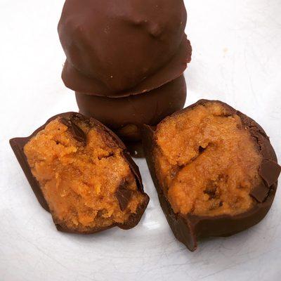 Paleo pumpkin truffles