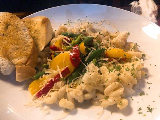 Cavatappi with Alfredo and Steamed Vegtables