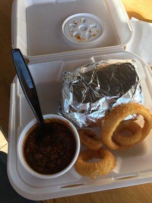 Cajun chicken tray with onion rings and chili.