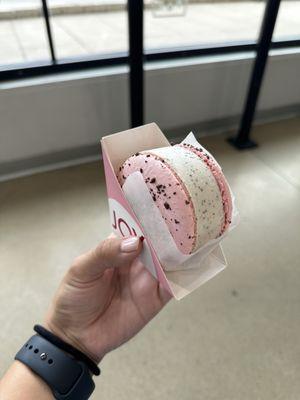 Cookies and cream ice cream macaroon