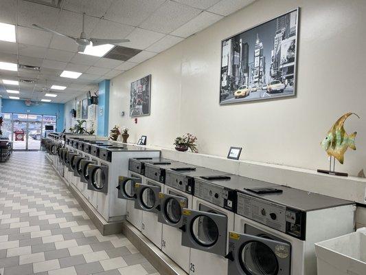 Retro laundromat laundry service