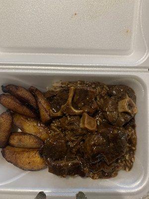 Delicious, small oxtail plate with rice and peas and plantain.