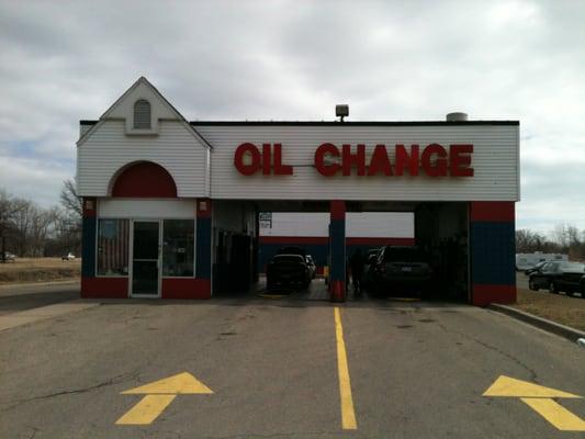 B&R Quick Lube in Clinton Twp., MI 48035