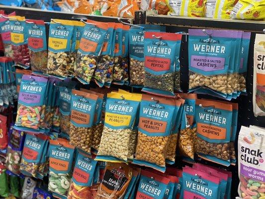 WERNER, a collection of oriented snacks