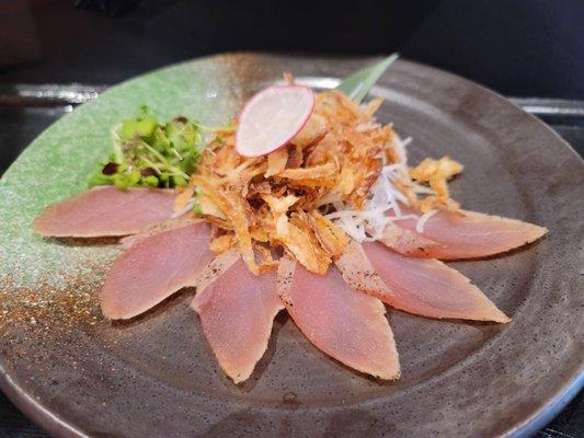 Albacore sashimi w/ crispy onion