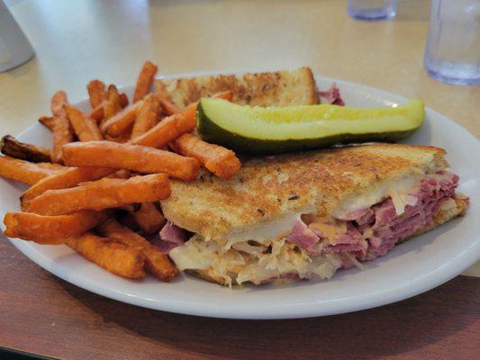 Reubens sandwich