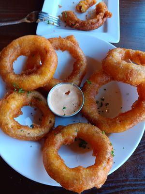 Great onion rings and rueben sandwiches.