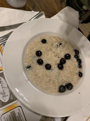 Oatmeal with blueberries