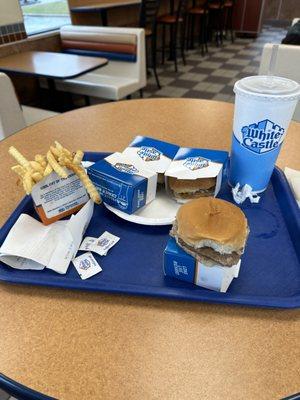 A 4 burger meal from White Castle.