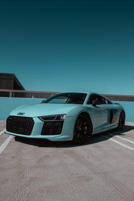 Audi R8 V10+ stopped by for a new Gloss Sky Blue Wrap!