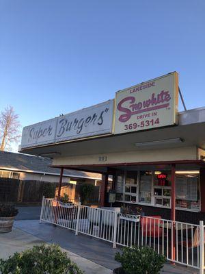 Since 1959, serving up eats on this very spot. How cool is that!?! Very!