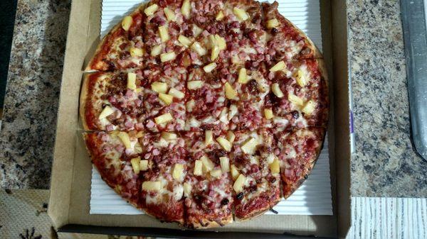 Doesn't it look good. Hawaiian done my way, pizza sauce not BarQ and none of that cinnamon dust. I will get 3 meals out of it.