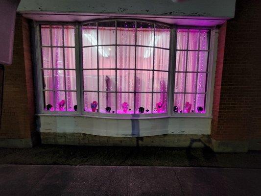 Front display window in pink