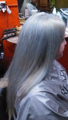 Estw nuevo color es ¡EXCLUSIVO! a Escandalo Salon
 
 This new hair color is exclusively done at Escandalo Salon