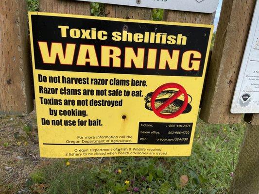 DO NOT HARVEST CLAMS. TOXIC