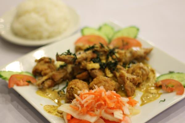 Ech Rang Trung Muoi (Stir-Fried Frog with Salted Egg)