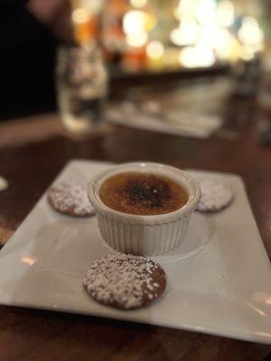 Pumpkin crème brûlée with ginger snaps