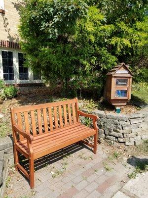 ...but thumbs up to the owner for the bench!