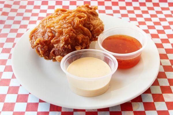 Kai Thawt - Fried chicken thighs with sweet chili and SriRancha dipping sauces