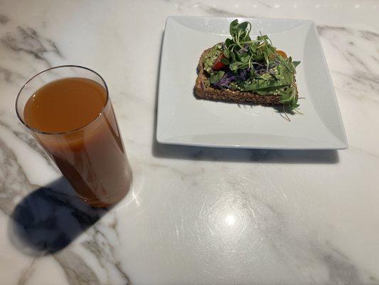 Trim And Tasty Juice With Avocado Toast