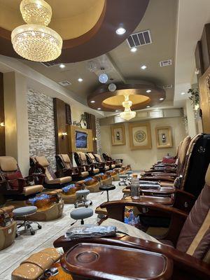 Luxury Nails & Spa