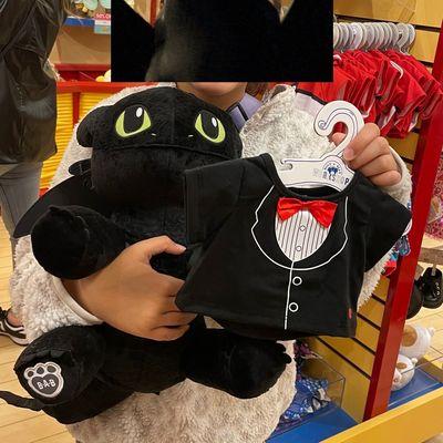 Toothless (comes w/ black wings) w/ tuxedo shirt accessory