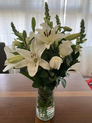 Received this sympathy flower bouquet.  They are very fresh and beautiful!