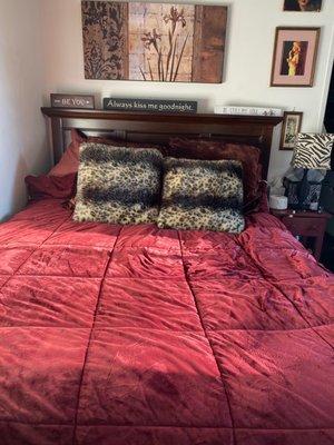 Bed cover and 2 cushions