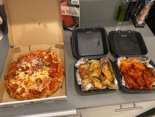 Pizza and Wings The best I Ever Had