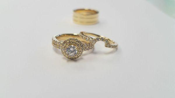 Custom wedding set done in 18k yellow gold