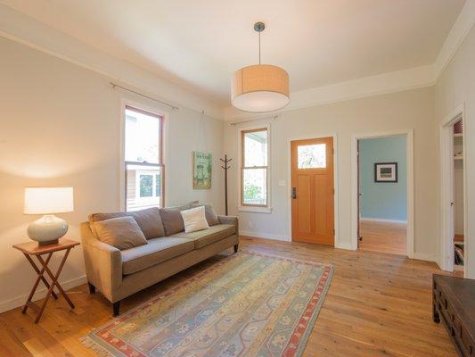 SE Umatilla Farm House - living room