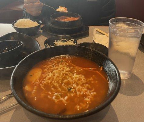 Spicy ramen + rice cakes (tteok) l