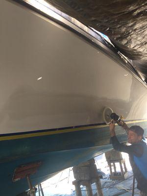 Polishing the sides of a carver 34'
Also bottom painted changed zincs
And polished props